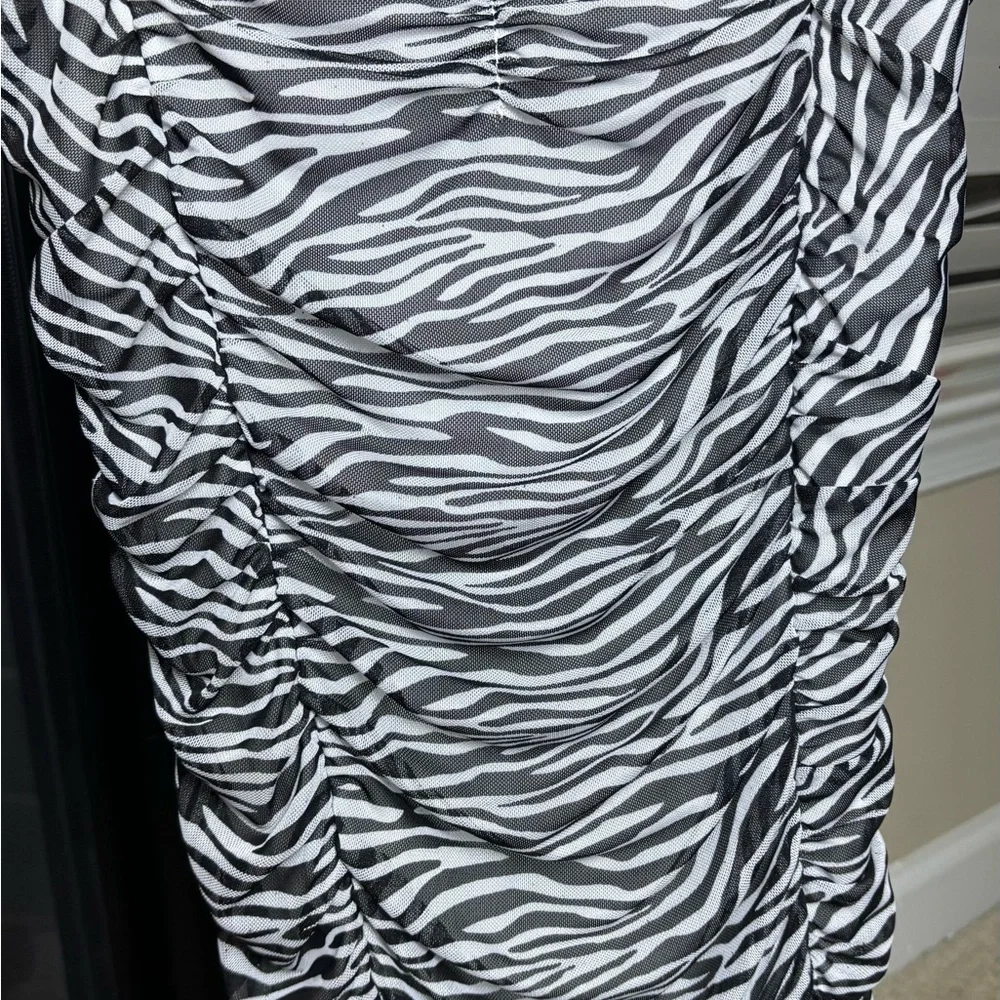 Zebra Print Ruched Dress - Picture 4 of 5
